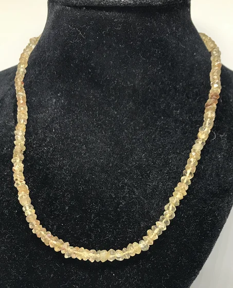 عقد من السترين