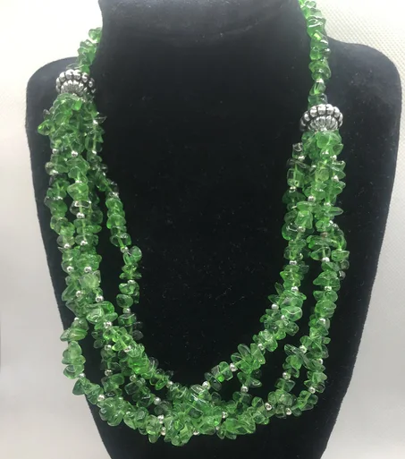 قلادة الزمرد / Colliers et pendentifs fantaisie pierre émeraude