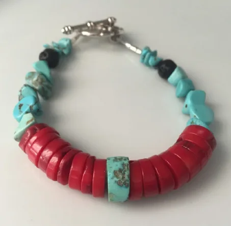 Bracelet corail et turquoise avec pierre de lave et fermoir rose