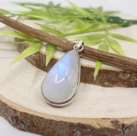 Pendentif en pierre de lune