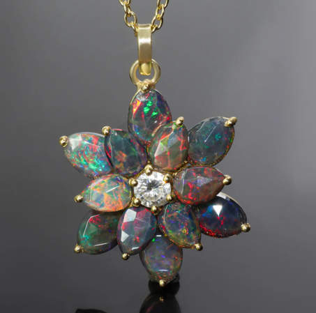 قلادة كبيرة مع حجر أوبال أسود طبيعي، قلادة زهرية من أحجار أوبال سوداء، مجوهرات أوبال رقيقة، هدية مجوهرات بحجر الميلاد