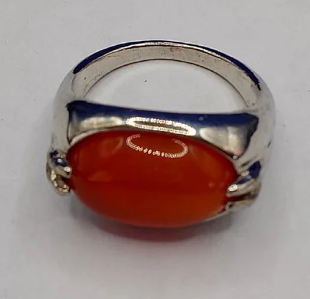 خاتم نسائي مزين بحجر عقيق يمني كبدي طبيعي