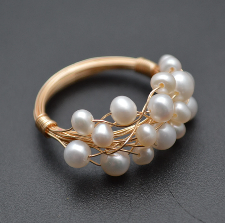 خواتم مصنوعة يدويًا من خرز بذور اللؤلؤ الأبيض الطبيعي ملفوفة بسلك باللون الذهبي الوردي، مجوهرات أنيقة للنساء كهدية