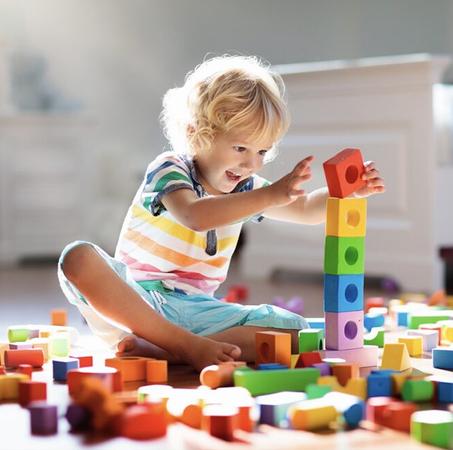 الالعاب والدمى