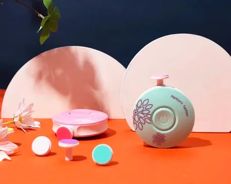 أداة قص وتلميع الأظافر