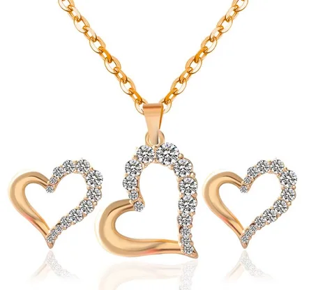 قلادة قلب من الذهب