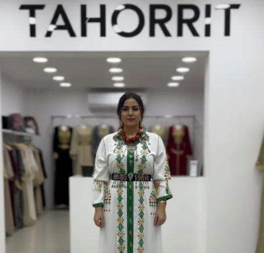 الملالبس والمجوهرات