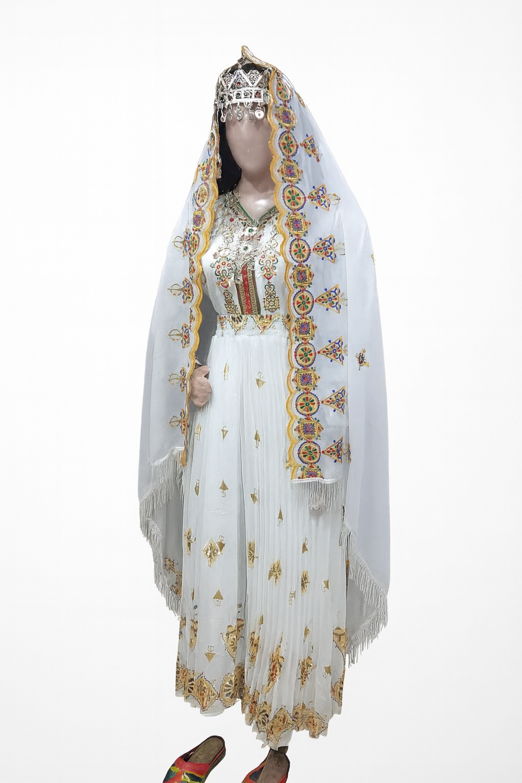 ⭐ قفطان أمازيغي فاخر – مطروز بحروف تيفيناغ بألوان تراثية