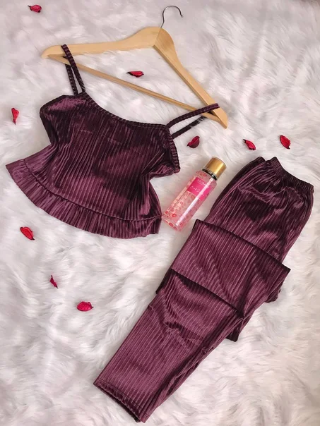 Ensembles de pyjamas 2 piéces Strandard  طقم بيجامة قياسي مكون من قطعتين