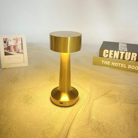 💡                طاولة مذهلة، إضاءة مذهلة            💡