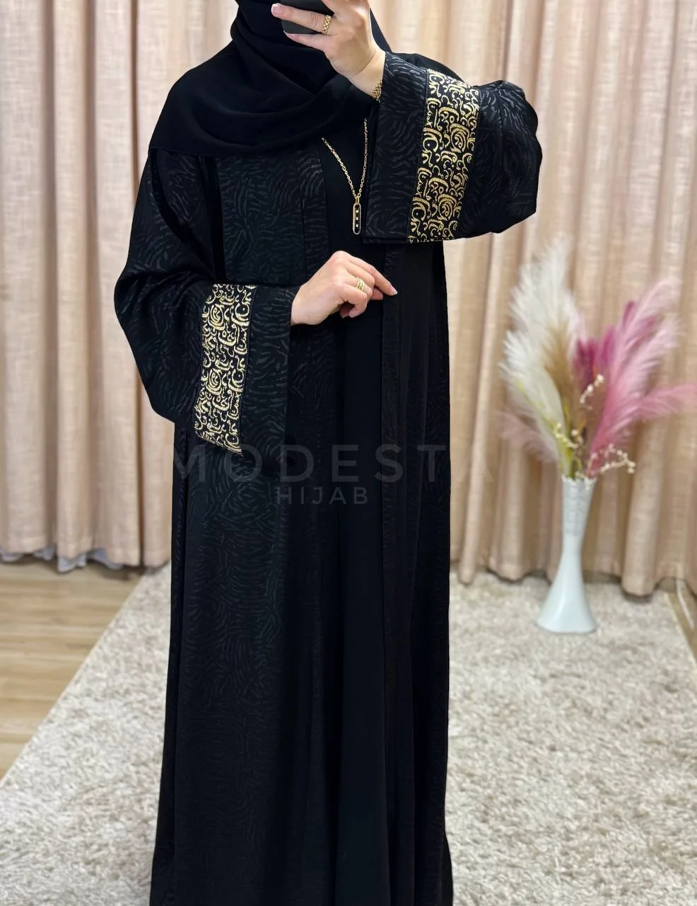 عباية سوداء مفتوحة بأسلوب الكيمونو