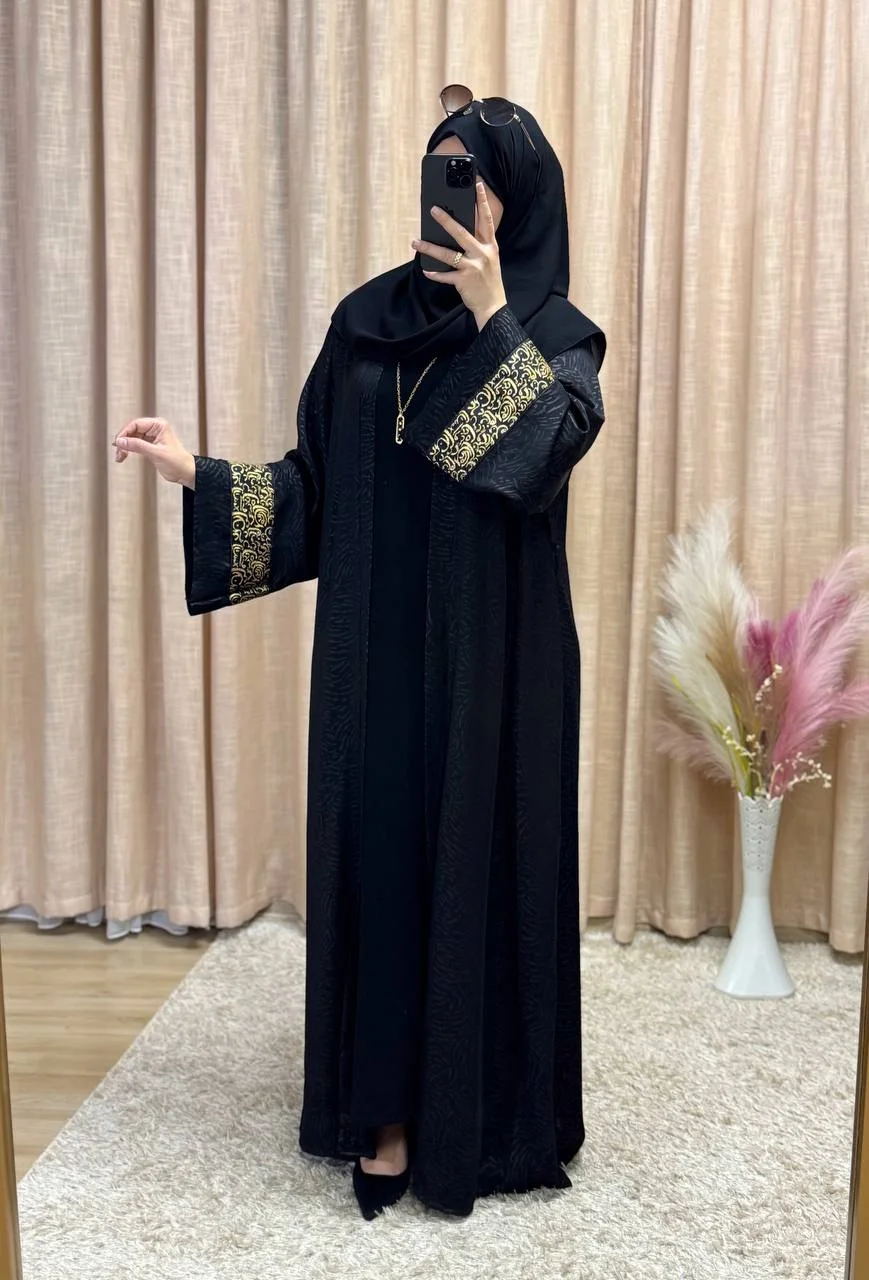 عباية سوداء مفتوحة بأسلوب الكيمونو