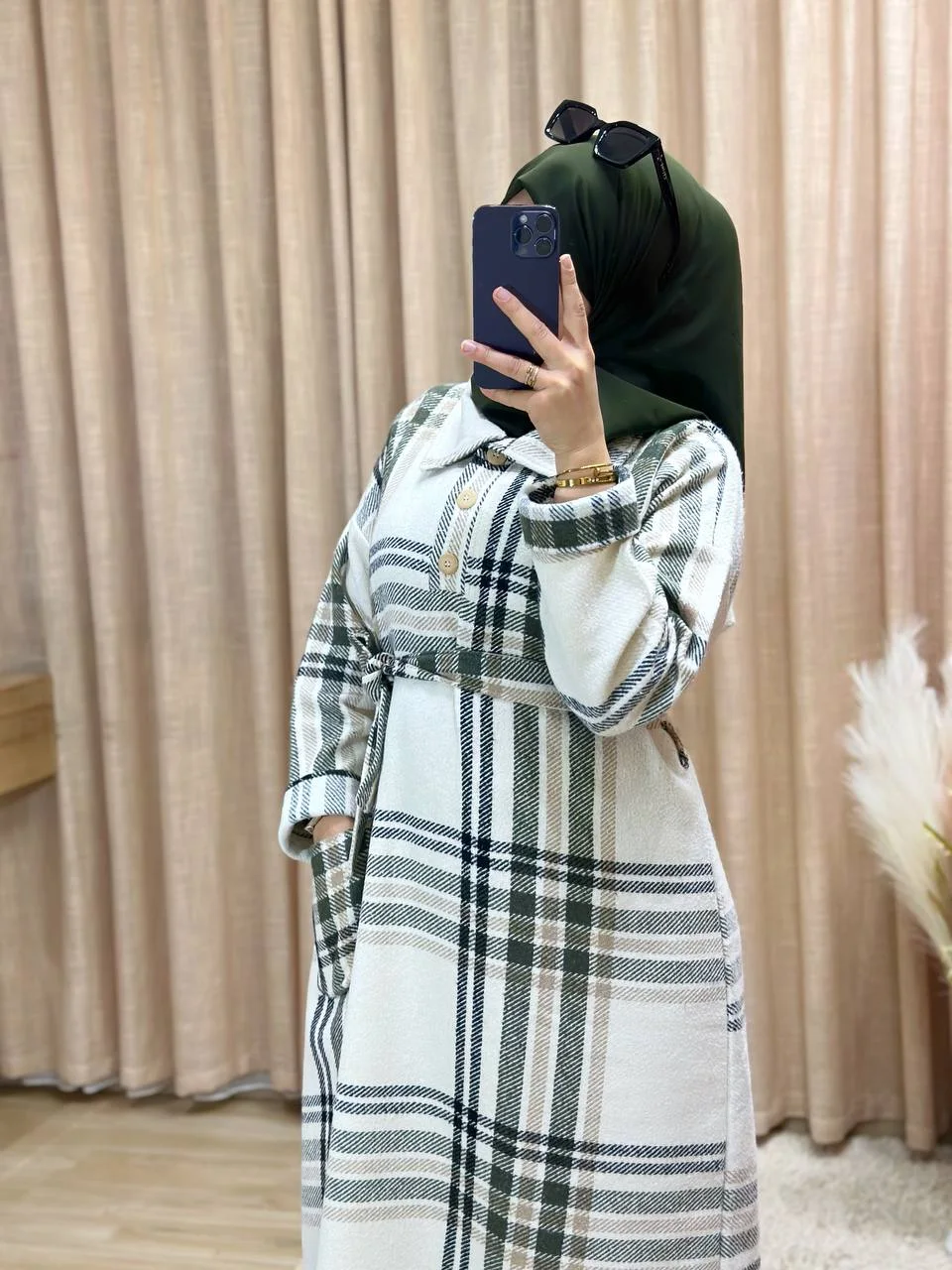 ✨ فستان أنيق بتفاصيل راقية وقصّة مريحة