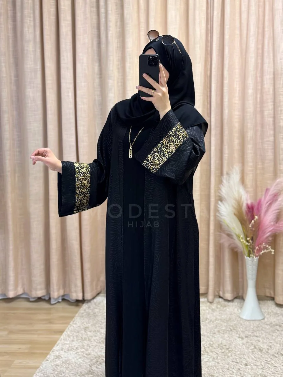 عباية سوداء مفتوحة بأسلوب الكيمونو