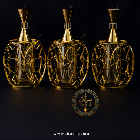 ثلاث ثريات ذهبية راقية