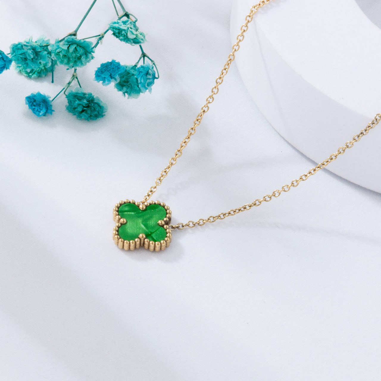 1pc Collier Pendentif Van cleef en Acier Titane Élégant Vintage pour Femme, Bijoux pour Tous les Jours et Cadeaux