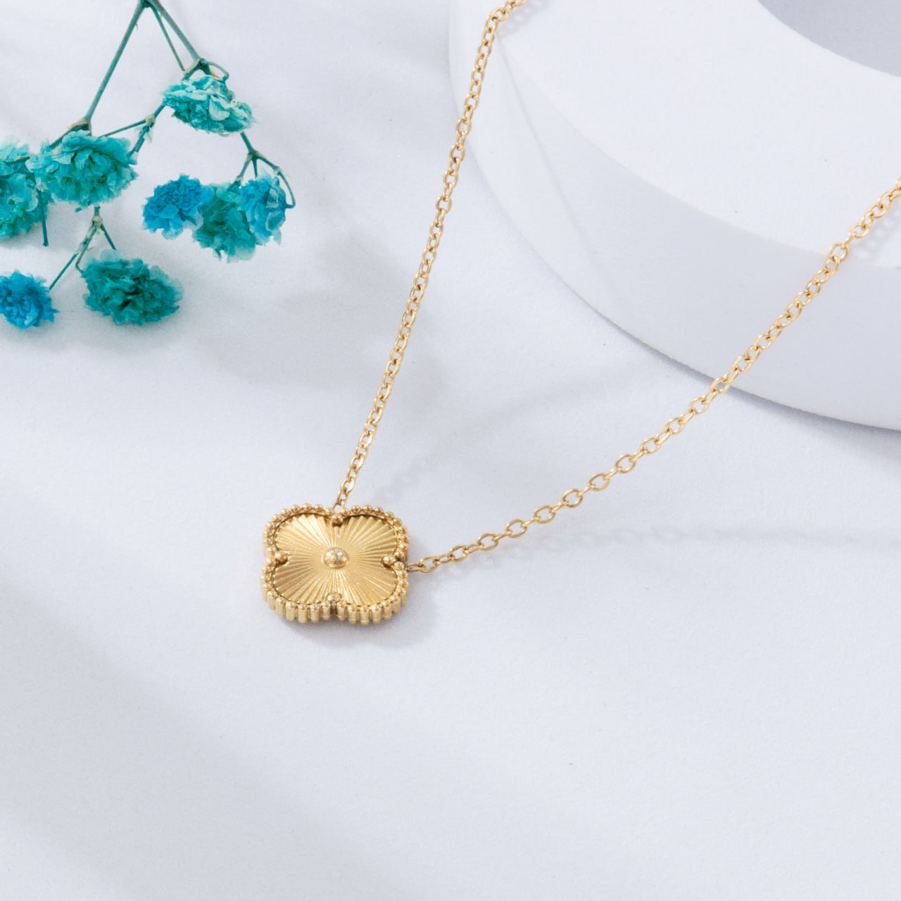 1pc Collier Pendentif Van cleef en Acier Titane Élégant Vintage pour Femme, Bijoux pour Tous les Jours et Cadeaux