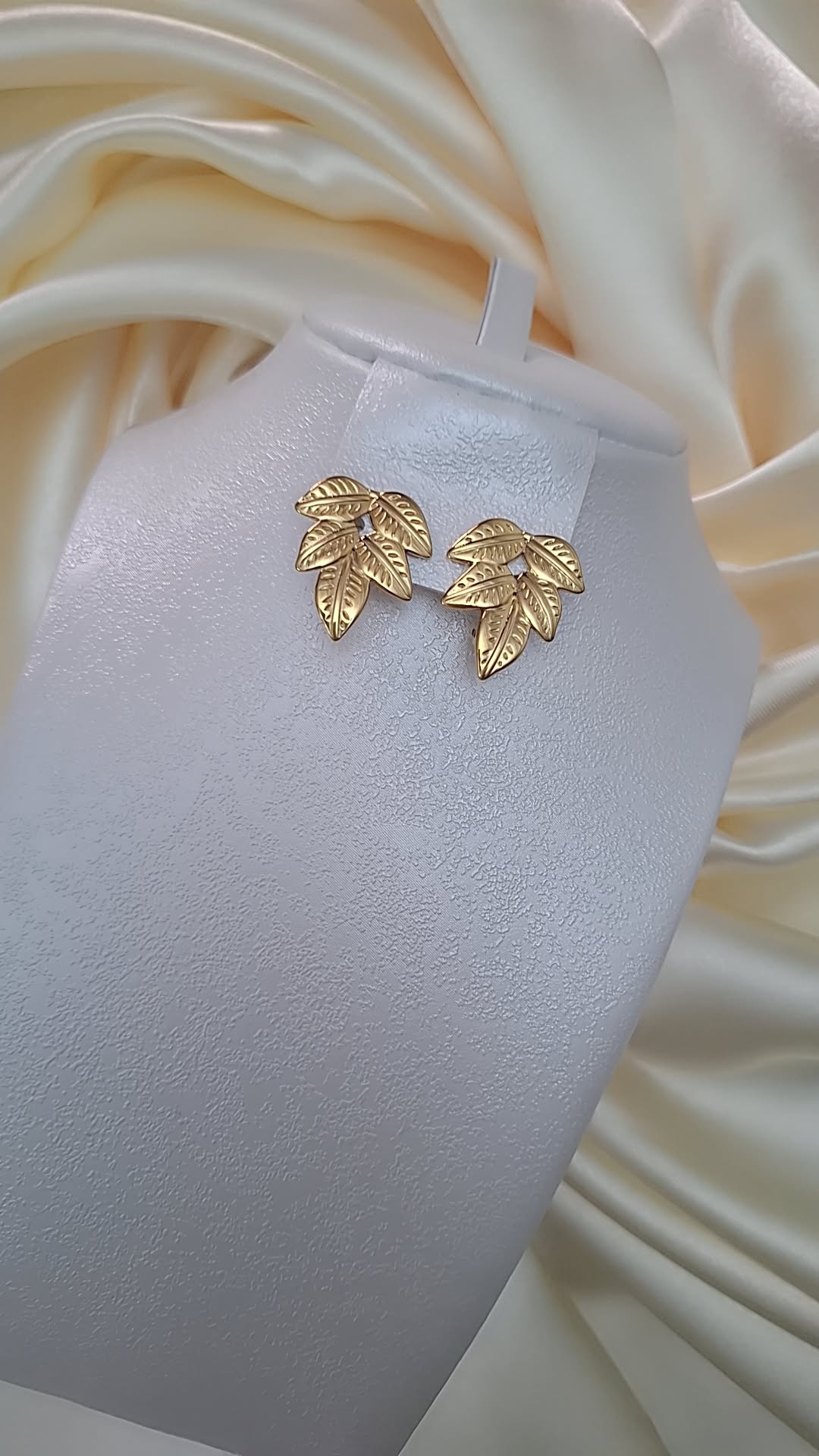 Élégance naturelle et caractère affirmé, Parfait à offrir ou à s’offrir pour un style audacieux et élégant.