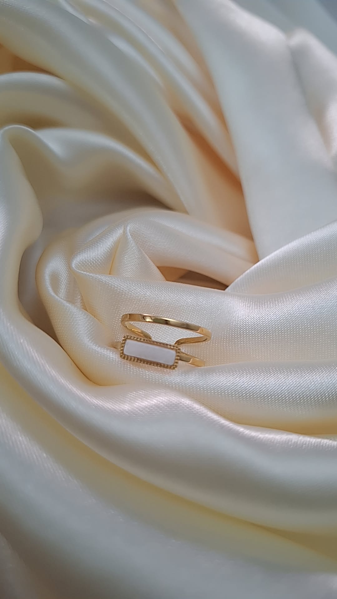 Bague Ouverte Ajustable Élégante et Chic pour Femmes - Design Polyvalent en Acier inoxydable, Parfait pour Tenue Décontractée ou Soirées