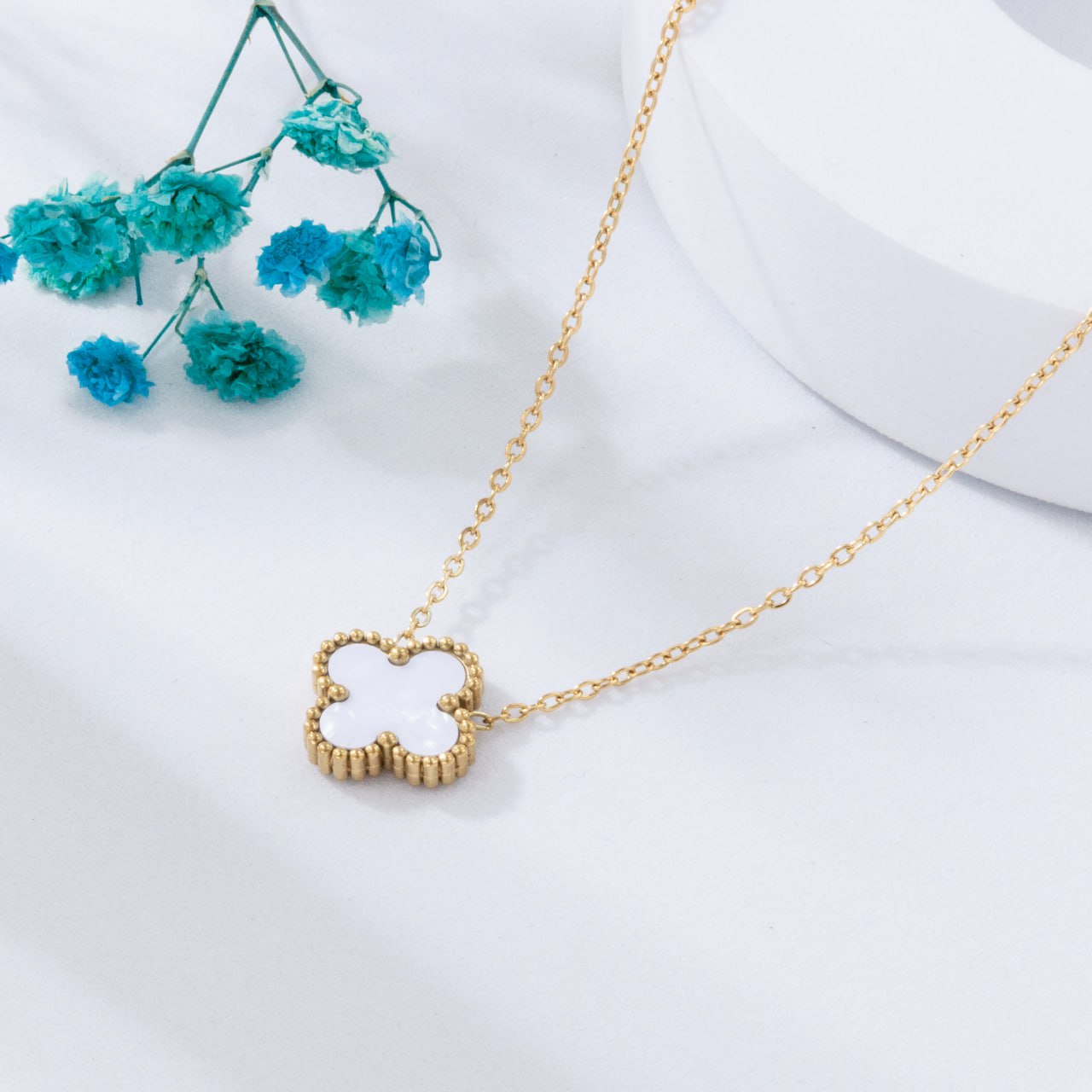 1pc Collier Pendentif Van cleef en Acier Titane Élégant Vintage pour Femme, Bijoux pour Tous les Jours et Cadeaux