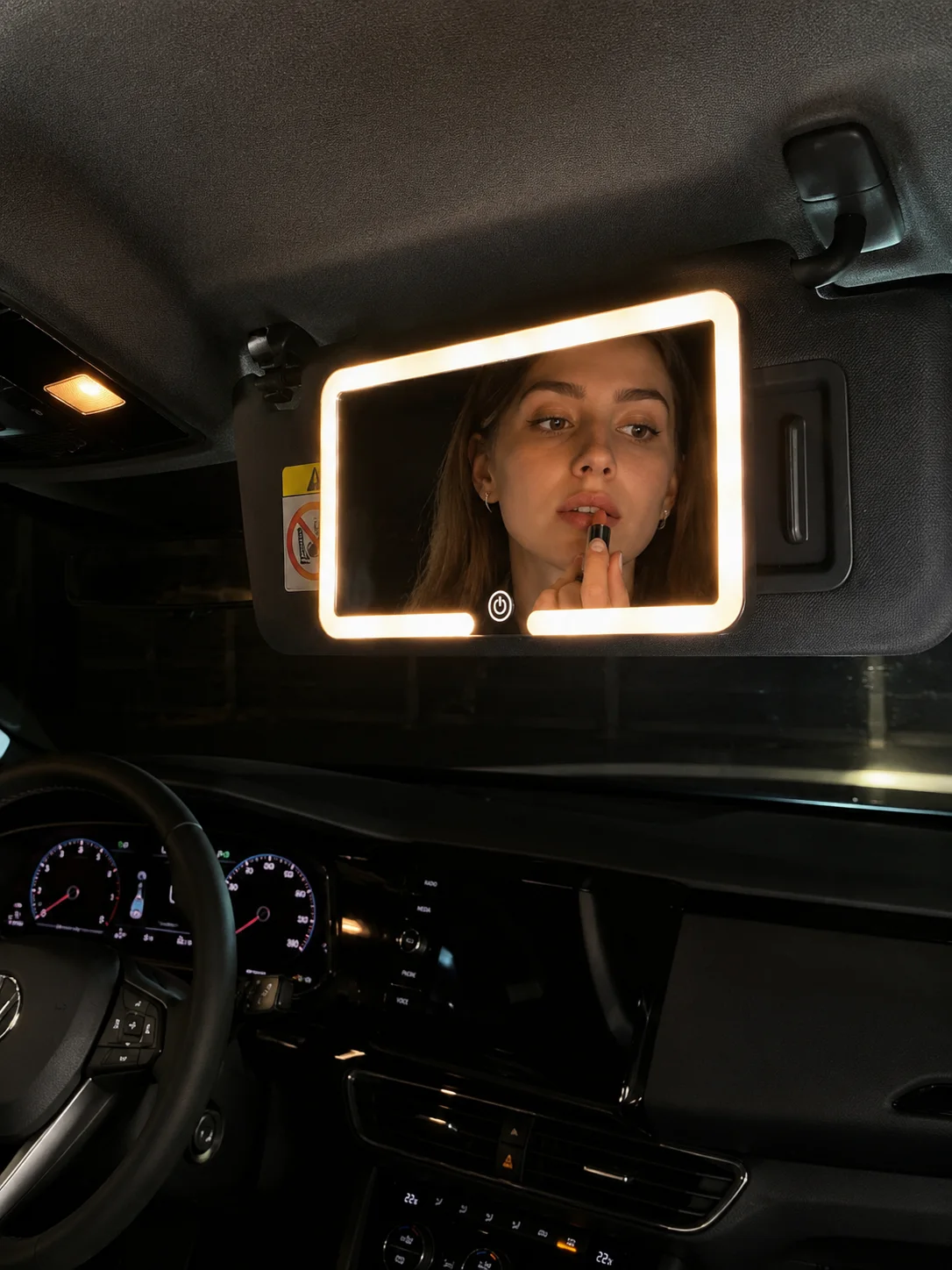 LumiMirror™ – مرآة LED التي تمنحك إضاءة مثالية لكل لمسة أخيرة.