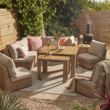 المنزل والحديقة والأثاث