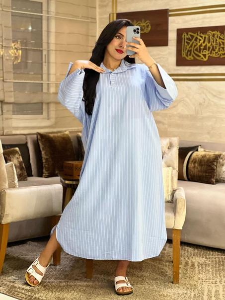 عباية بيت عصرية  بخطوط بيضاء