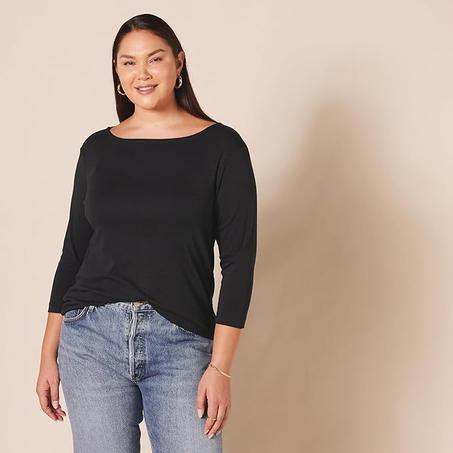 تي شيرت نسائي   بقصّة  بأكمام 3/4 ورقبة قارب