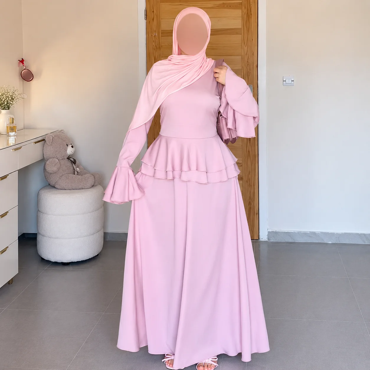 طقم أنيق محتشم بتفاصيل راقية