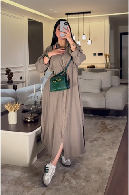 Une robe, mille styles... Porte-la en toute simplicité, de façon élégante et discrète, ou stylise-la à ta manière.