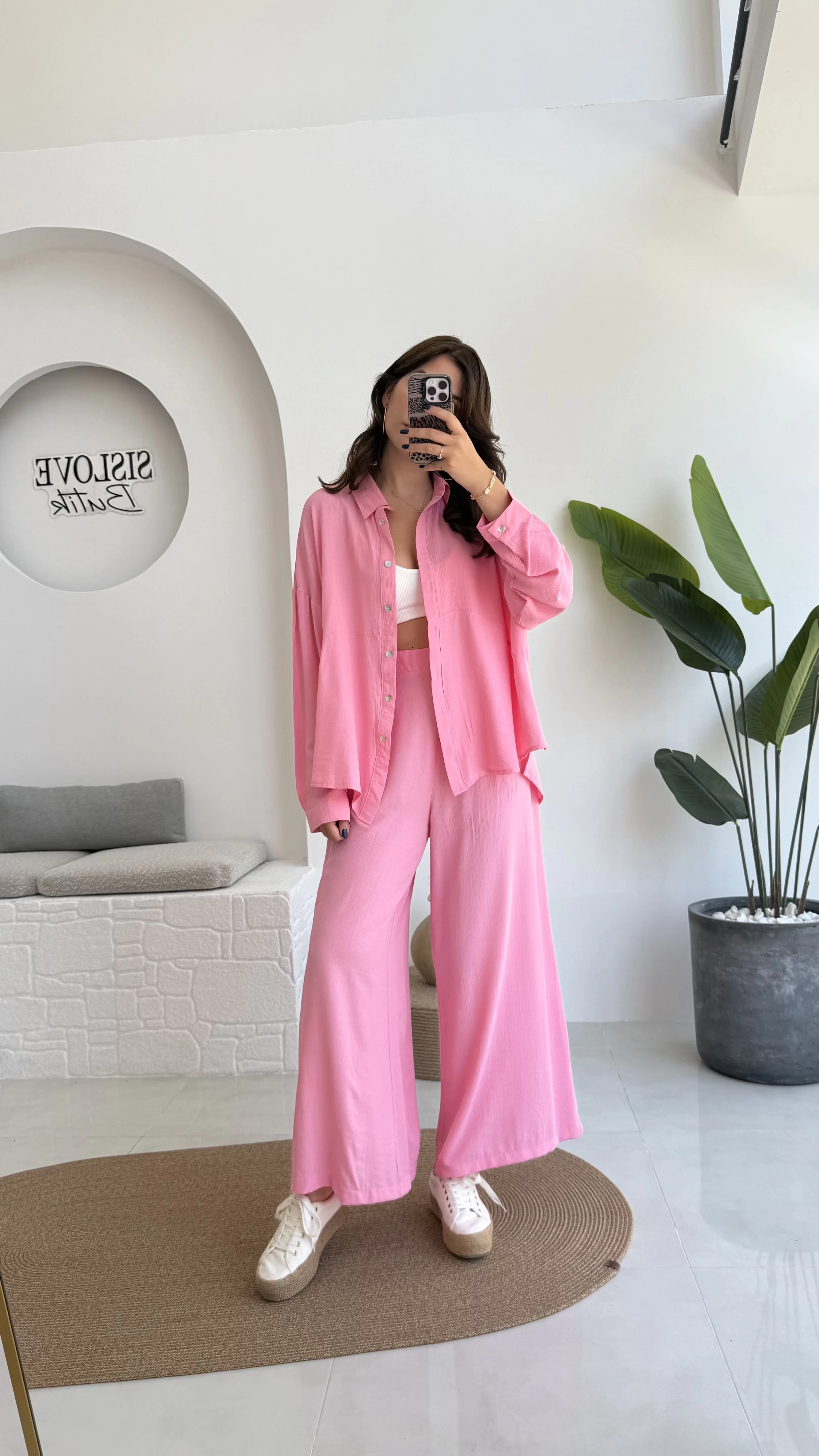 Pantalon + chemise légère = Un look chic & pudique