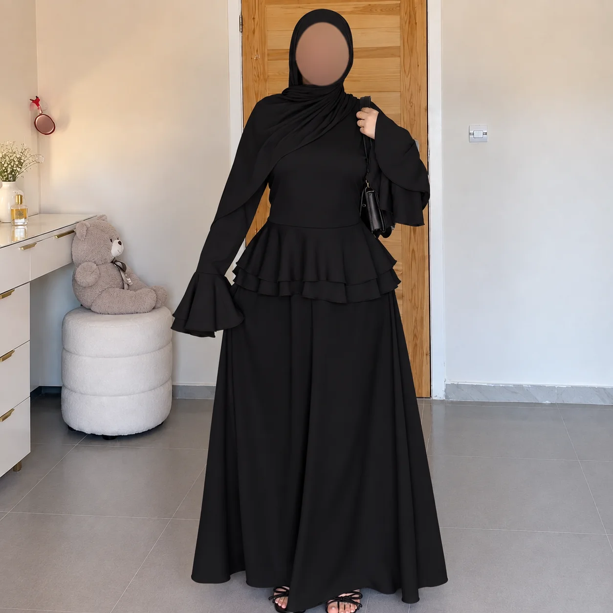 طقم أنيق محتشم بتفاصيل راقية