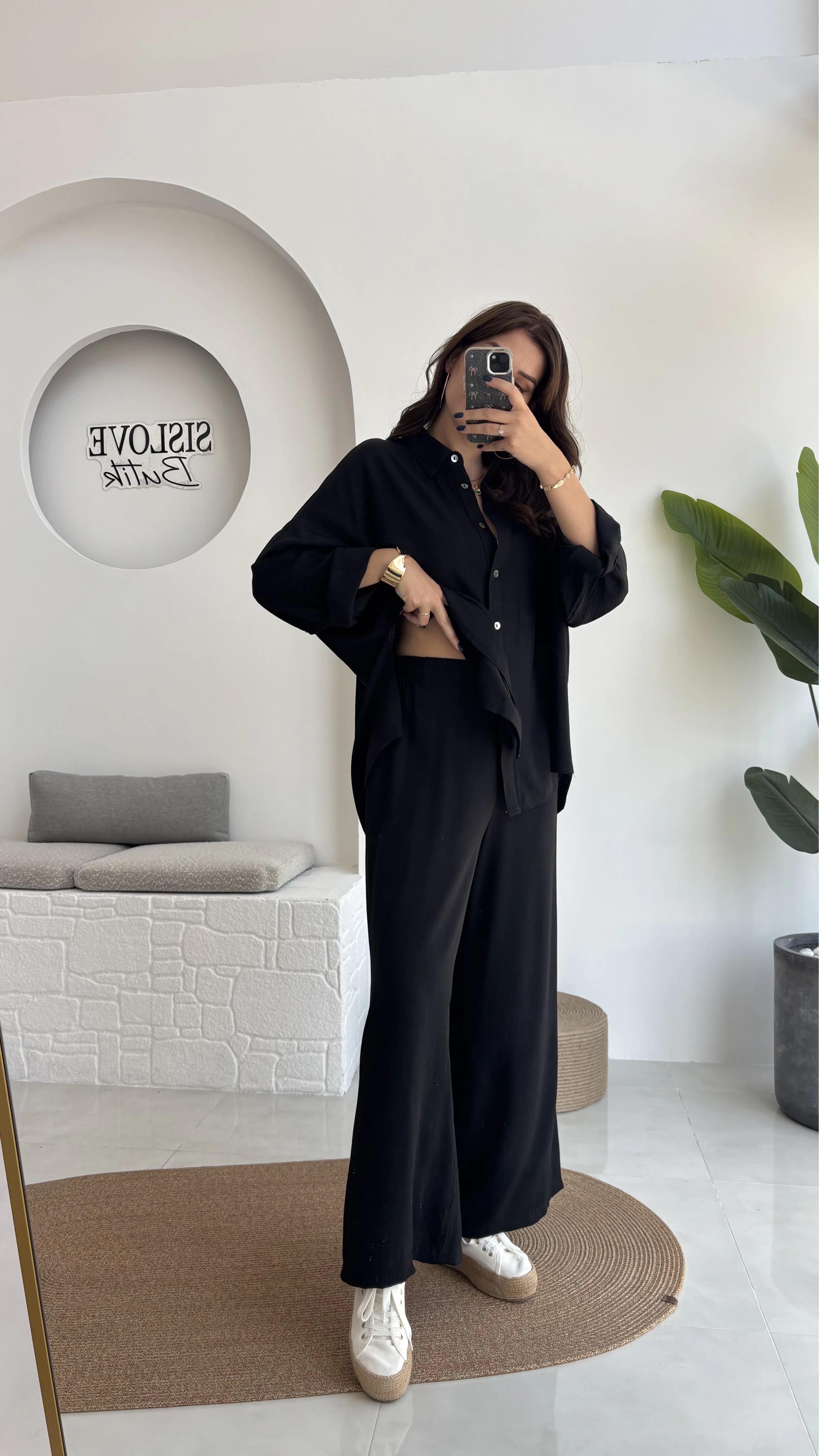 Pantalon + chemise légère = Un look chic & pudique