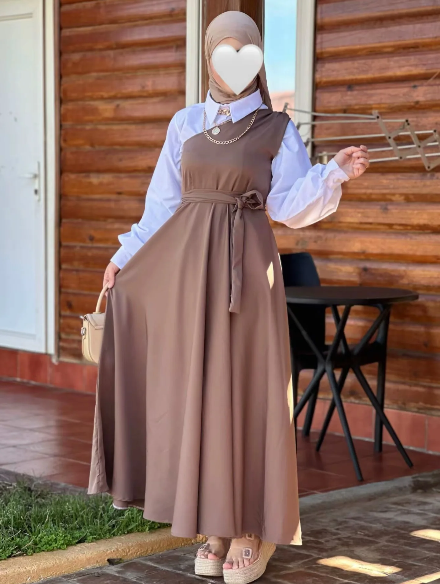 كامل في فستان واحد Outfit