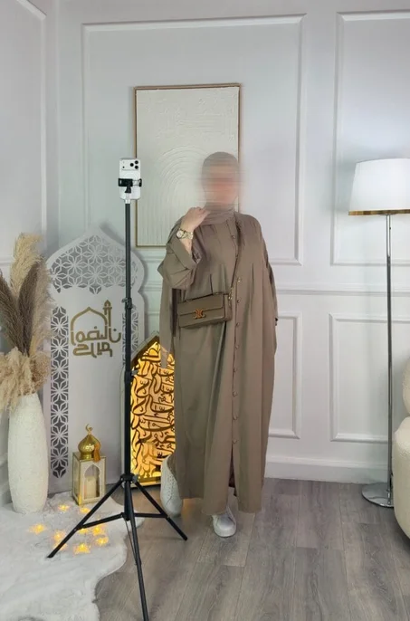 روب الأناقة الهادئة… لأن راحتك تستحق أن تبدو فاخرة