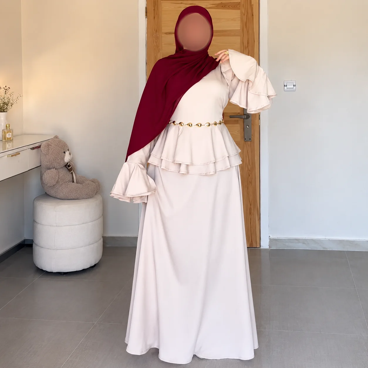 طقم أنيق محتشم بتفاصيل راقية