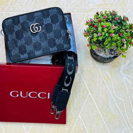 sacoche Gucci maxi GG en black