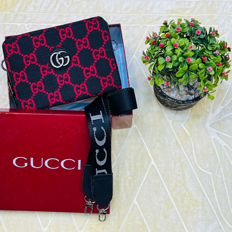sacoche Gucci maxi GG rouge