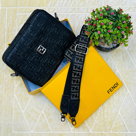 sacoche fendi en black