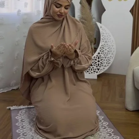 استعدي لرمضان🌙 مع طقم للصلاة من قطعتين عباية مع فولار🤩 صُممت لترافقك في كل صلاة وكل لحظة مع الحفاظ على راحتك وخفة حركتك.🏃‍♂سارعو بالطلب👇🏻 قبل انتهاء العرض و نفاذ الكمية⏳