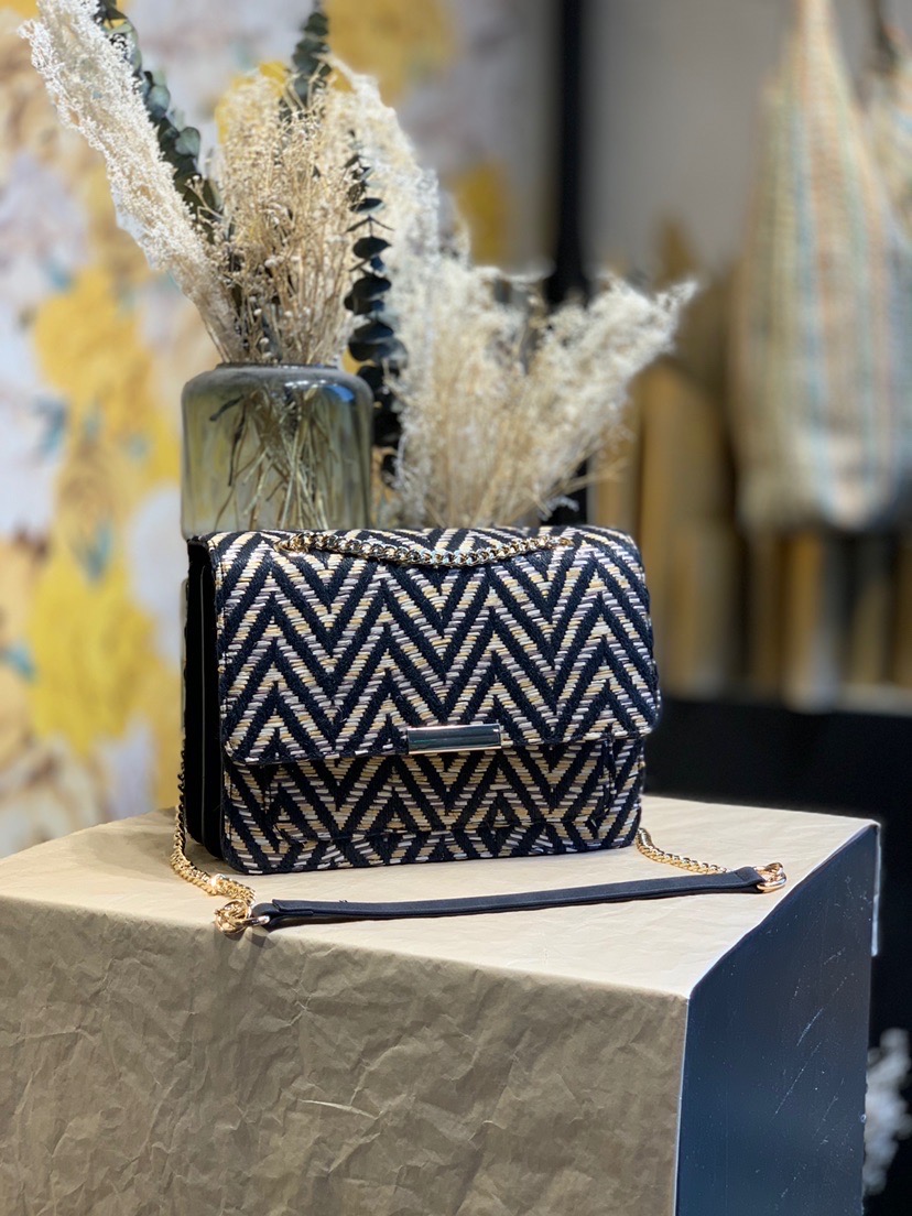 Sac à Bandoulière Chevron Noir et Or avec Chaîne