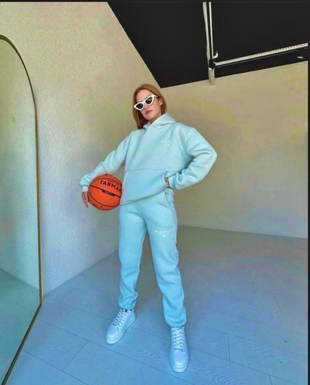 بدلة رياضية أزرق سماوي!