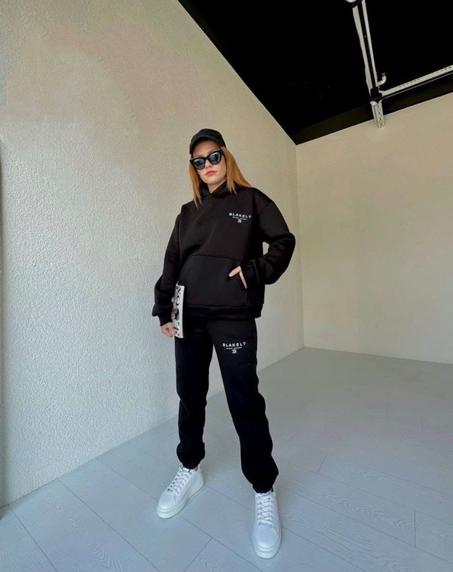 بدلة رياضية باللون الأسود!