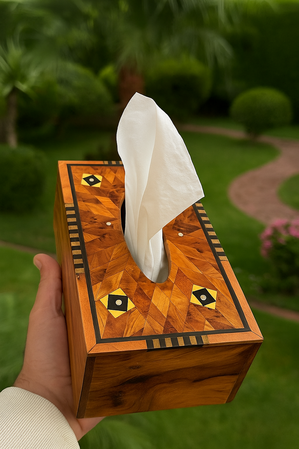 علبة مناديل فاخرة مصنوعة من خشب العرعار