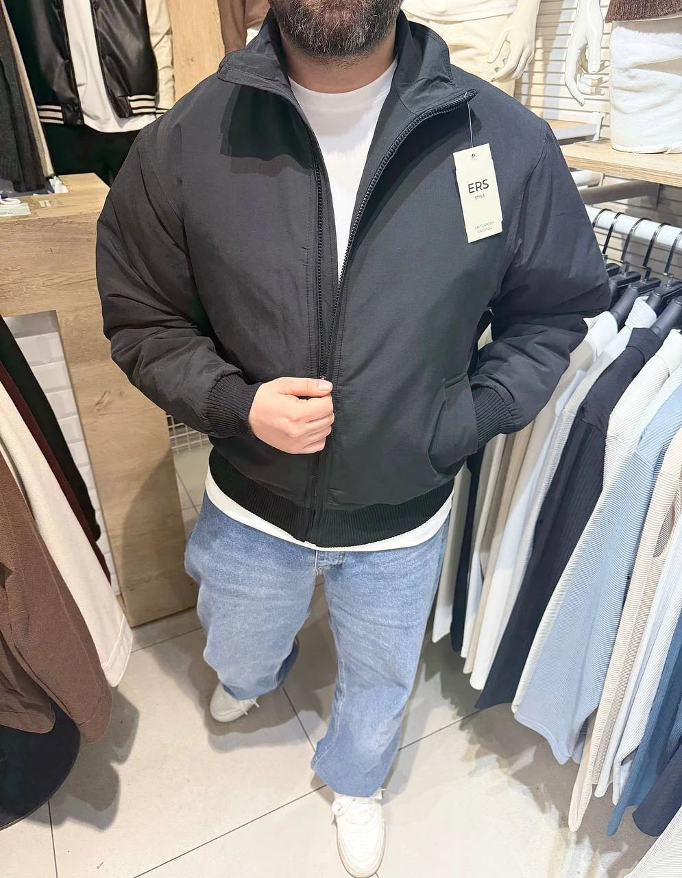 Blouson Matelassé Léger – Coupe Courte, Col Montant & Style Bomber