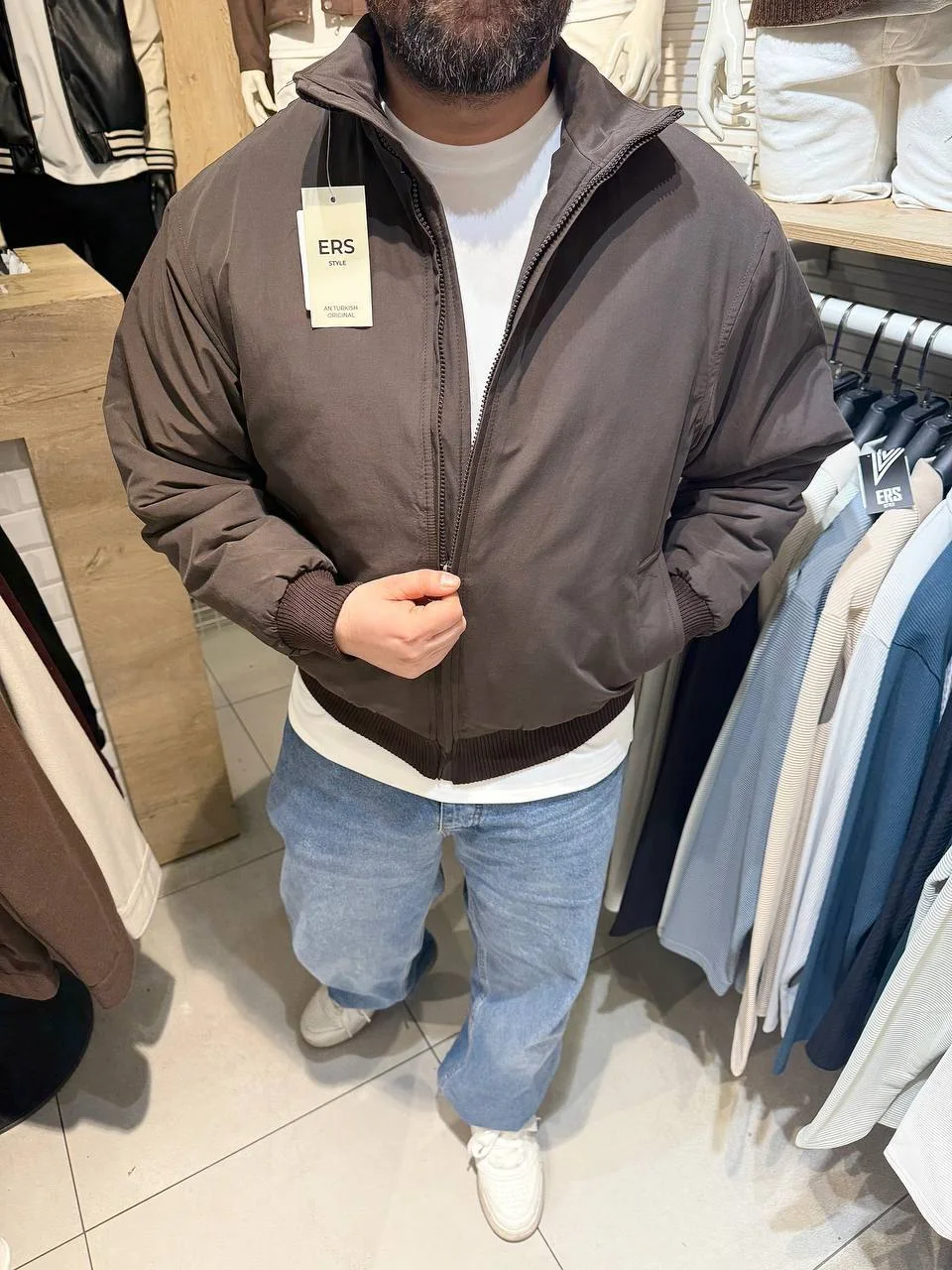 Blouson Matelassé Léger – Coupe Courte, Col Montant & Style Bomber