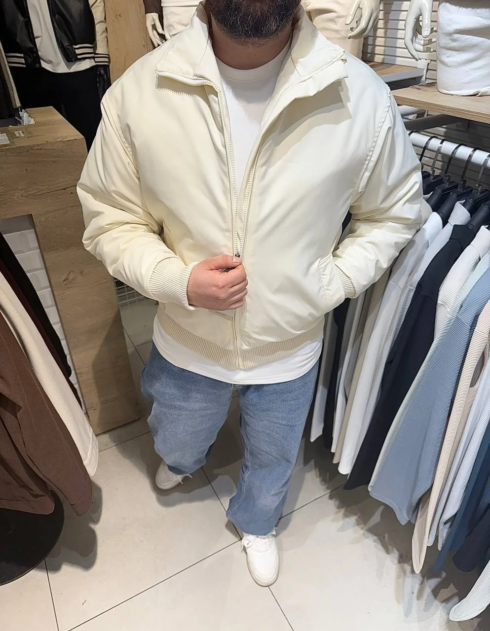 Blouson Matelassé Léger – Coupe Courte, Col Montant & Style Bomber