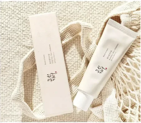 الحل المثالي للبشرة واقي شمس بخلاصة الأرز وبروبيوتيك حماية عالية من أشعة الشمس تمتصه البشرة بلطف دون ترك طبقة بيضاء أو دهنية