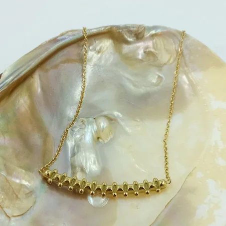 Collier barre horizontal pavé en Métal Doré.