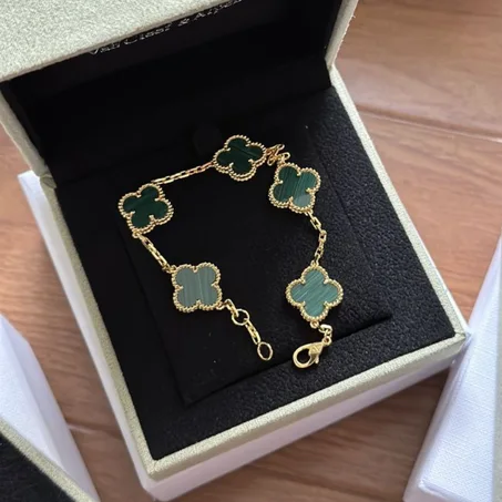 Gourmette VAAN CLEEF & ARRPELS couleur vert